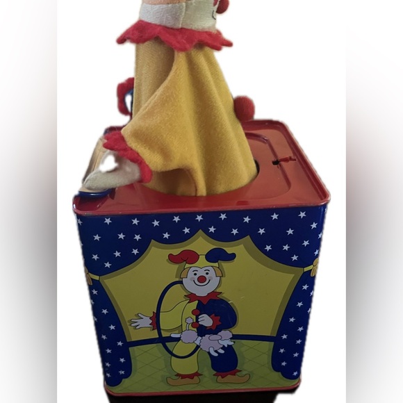 Vintage Schylling Jack in the Box wind the handle and jester pops up - Picture 6 of 10
